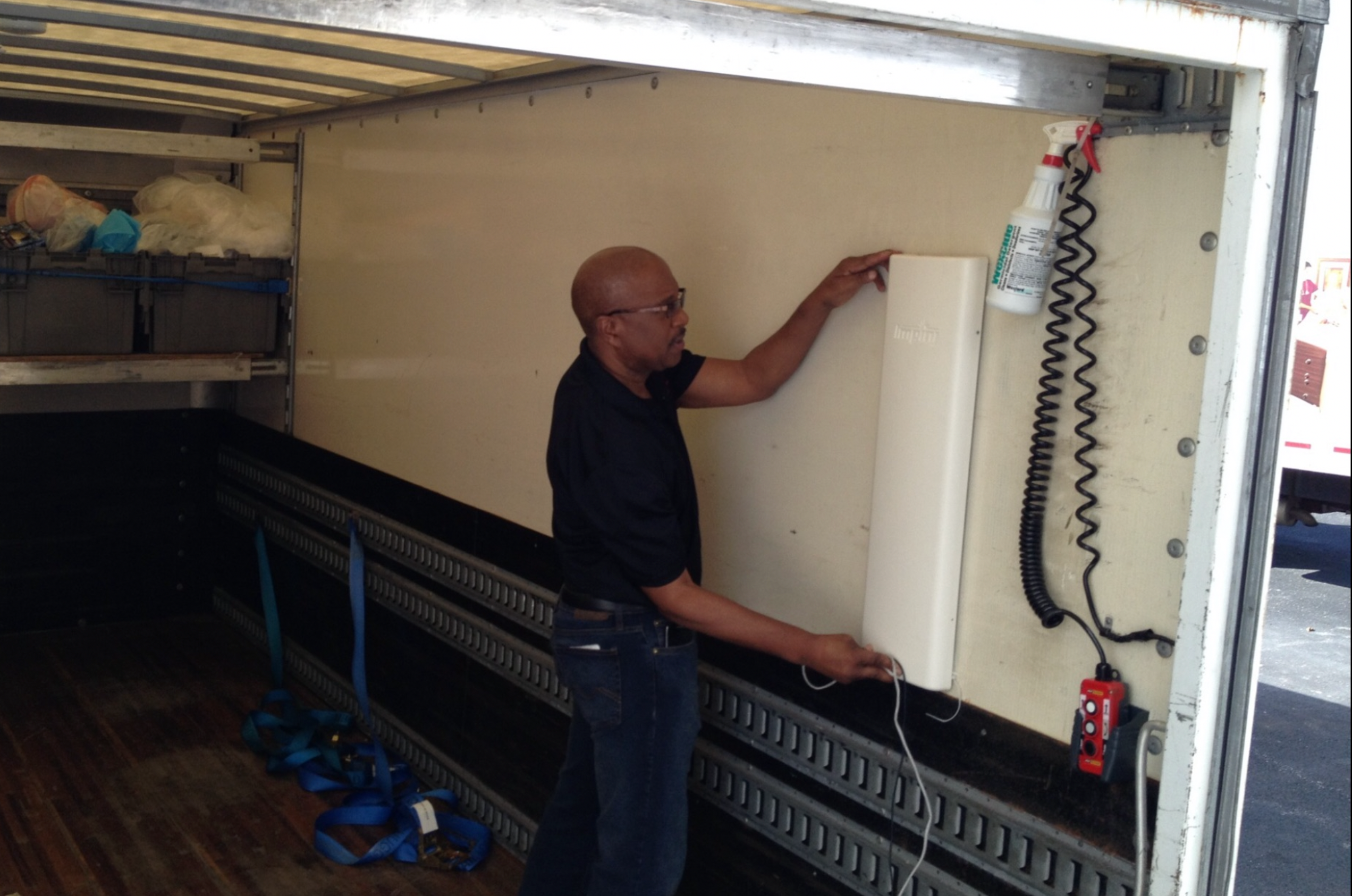 Embedded Antennas in Tractor Trailers Installation